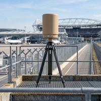 Système d'émulation de signal satellite multibandes pour la recherche en communication par drone industriel