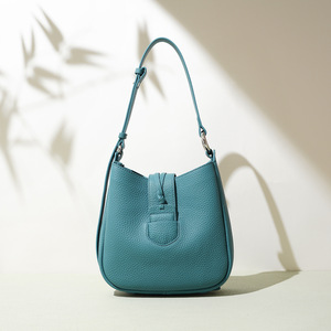 Nouveau sac à bandoulière pour femme en <span class=keywords><strong>cuir</strong></span> véritable personnalisé avec un design tendance, sac seau <span class=keywords><strong>de</strong></span> grande capacité, sac bandoulière décontracté - Product Image 1