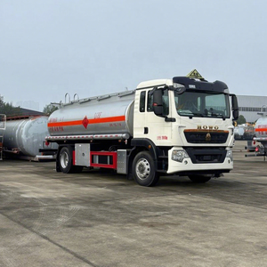 Camion-citerne à huile HOWO 15000L, camion de ravitaillement en diesel Sinotruck 4x2, camion-citerne à carburant à vendre - Product Image 2