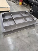 Meja Las Besi Cor 3D Industri Modular dengan Pola Lubang 5 Sisi untuk Pengelasan Otomotif dan Rangka yang Efisien