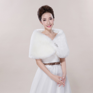 Femmes hiver mariée <span class=keywords><strong>voile</strong></span> de mariage Qipao robe avec des cheveux de lapin blanc strass en gros Imitation fourrure châle <span class=keywords><strong>veste</strong></span> - Product Image 6