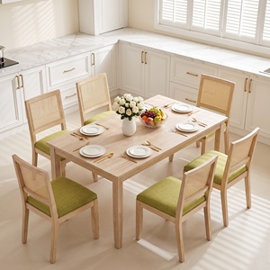 Silla de Comedor Nórdica Moderna de Madera Maciza con Respaldo de Ratán Natural y Asiento Tapizado en Tela para Restaurante y Hogar - Product Image 1