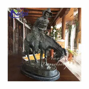 Estatua de caballo de montar para hombre, escultura de Metal de Arte Fino, decoración de exposición interior moderna, estatua de bronce Remington