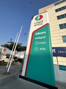 Letrero de Pylon Personalizado para Directorio de Centro Comercial |   Tablero de información para inquilinos de interiores con ranuras intercambiables para zonas de comida de centros comerciales - Product Image 2