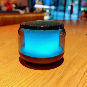 Altavoz Inalámbrico con Sonido Potente para Cine en Casa y Fiestas, Apto para Exteriores, Iluminación LED RGB, Micrófono Integrado - Product Image 6