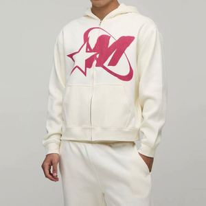 Ensemble de survêtement deux pièces pour homme : sweat à capuche zippé avec motif étoile rouge et lettre M, et pantalon de survêtement coupe droite, couleur blanc crème - Product Image 3