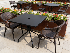 <span class=keywords><strong>Table</strong></span> d'extérieur <span class=keywords><strong>carrée</strong></span> en <span class=keywords><strong>aluminium</strong></span> noir de 36 pouces pour dîner ou prendre du café avec trou pour parasol - Product Image 4