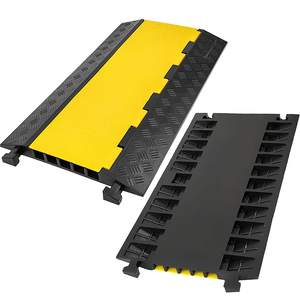 Protecteur temporaire de câble en caoutchouc à 5 canaux, jaune, flexible, robuste et mobile Protecteur de câble en caoutchouc pour le sol - Product Image 1