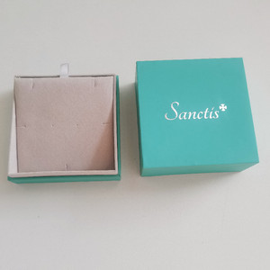 Nuevo diseño de caja de joyería de terciopelo cuadrada con inserto de doble cara y diseño especial para anillos, colgantes, pendientes y gemelos. - Product Image 4