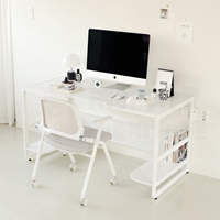 Bureau de jeu Monster Pro Modern White avec grand plateau et tapis de souris antidérapant surdimensionné, éclairage LED sous l'étagère