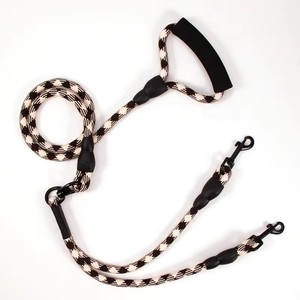 Polyester Zwei-Hunde-Leine Komfortabler Schaumstoffgriff 1 Leine für 2 Hunde Outdoor Doppel-Zugseil Verhindert Umwickeln Hundeleine - Product Image 2
