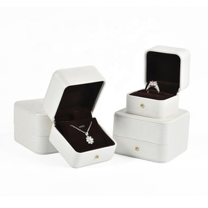 Boîte à bijoux en cuir PU de qualité supérieure, styles ovales et rectangulaires modernes en 6 couleurs avec impression de logo personnalisée pour accessoires - Product Image 1