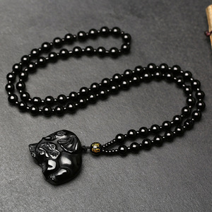 Venta al por mayor barato personalizado protección religiosa negro Animal Jade elefante cristal colgante cuentas collares joyería