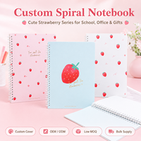 Carnet à spirale personnalisé avec couverture imprimée fraise mignonne, 3 couleurs (rose, bleu, blanc), OEM ODM, faible MOQ, vente en gros, cadeau scolaire