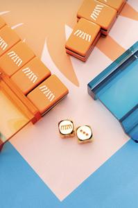 Set Premium di Mahjong Americano in Acrilico Giallo a Tre Strati, 160 Tessere con Grafiche Retrò di Fenicotteri e Cocktail per Serate di Gioco - Product Image 4