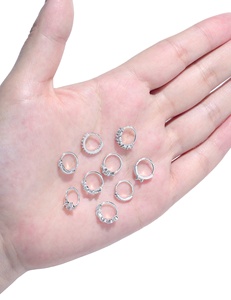Lussuoso Anello da <span class=keywords><strong>Naso</strong></span> Ipoallergenico Placcato <span class=keywords><strong>Argento</strong></span> con Zirconi, Gioiello <span class=keywords><strong>Piercing</strong></span> a Forma di Piuma, Foglia o Fiore, Orecchino per Cartilagine - Product Image 4