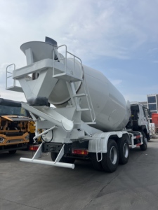 Camion malaxeur à béton SINOTRUK HOWO 6x4 LHD 2025, 12 m³, Euro 2, pneus neufs, intérieur remis à neuf, châssis neuf, camion neuf - Product Image 5