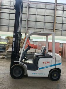 Carrello Elevatore Diesel TCM 2.5 Tonnellate Usato FD25 con Condensatore, 4WD, Montante a Due Stadi, Pneumatici Solidi - Product Image 4