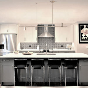 Lustre long sur mesure pour hall d'hôtel, plafond haut, 2026 - Product Image 2