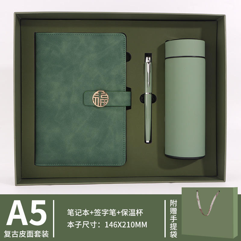 Ensemble de tasses isolées vertes