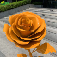 Sculpture florale moderne de luxe en acier inoxydable OEM ODM, fleurs rouges et jaunes, artisanat, décoration intérieure, peinte, suspendue, imperméable