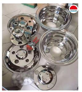 <span class=keywords><strong>Enjoliveur</strong></span> de roue en acier inoxydable 304 de 16 pouces avec <span class=keywords><strong>5</strong></span> écrous <span class=keywords><strong>5</strong></span> trous de main pour FUSO KINGLONG Coaster Fit HY-16-015 - Product Image 2