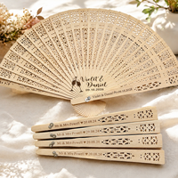 Éventails pliants personnalisés en bois de santal, éventail en bois gravé sur mesure, cadeaux de mariage, fête prénuptiale, décoration pour fête estivale en plein air