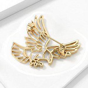 En gros Broches Aigle en Alliage Poli Creux, Épingles de Revers Aigle Volant, Bijoux de Mode Unisexe, Cadeau Style Vintage pour Homme - Product Image 3