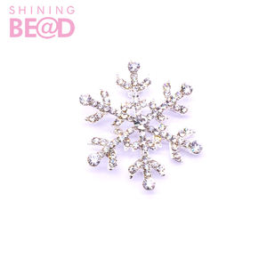 <span class=keywords><strong>โทน</strong></span>สีเงิน<span class=keywords><strong>ค</strong></span><span class=keywords><strong>ริ</strong></span>สตัลไรน์สโตน เกล็ดหิมะเข็มกลัดผู้หญิง<span class=keywords><strong>ค</strong></span><span class=keywords><strong>ริ</strong></span>สต์มาสงานแต่งงานแฟชั่นเครื่องประดับของขวัญขายส่ง - Product Image 2
