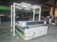 Machine de gravure laser CO2 CNC avec caméra CCD, machine de découpe laser CO2 4*8 pieds pour le bois