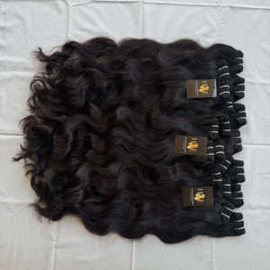 Paquets de cheveux bruts non transformés du temple indien avec fermeture Hd Paquets de cheveux humains de vague de corps Cheveux bouclés bruts du temple - Product Image 1