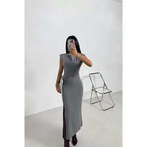 Vestido Midi Gris Básico para el Trabajo, Versátil y Elegante - Product Image 3