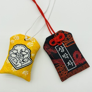 Nhật Bản omamori amulet tùy chỉnh in Anime hàng hóa với chuỗi đính kèm và một Bìa bảo vệ - Product Image 1