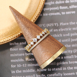 Anello in Tono Oro con Cristalli Incastonati per Donne, Elegante Accessorio Moda per Uso Quotidiano e Feste - Product Image 3