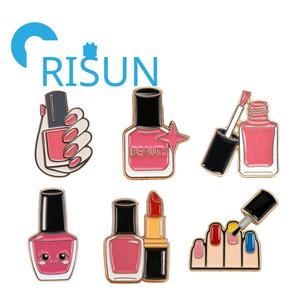 Al por mayor, pin de solapa de esmalte personalizado, estilo botella de esmalte de uñas rosa, con acabado pulido duro y suave, tipo broche, joyería - Product Image 1