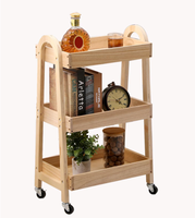 Chariot de rangement roulant à 3 niveaux en bois naturel avec garde-corps surélevés, roues verrouillables, chariot utilitaire mobile multifonctionnel