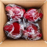 Figurine décorative en plastique floquée ours rouge enlacant un cœur, modèle artisanal avec LED, cadeau de Saint-Valentin ODM, vente en gros
