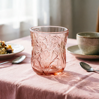 Élégantes coupes à vin rétro en verre soufflé à la main avec motif floral en relief pour usage quotidien et événements