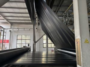 Géomembrane HDPE, 0,5 mm, 0,75 mm, 1,0 mm, 1,5 mm, 2,0 mm, revêtement lisse pour bassin d'aquaculture - Product Image 6