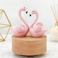 YIYU Boîte à musique rotative flamant rose romantique à mouvement rapide en bois de hêtre, mécanisme 8 tons, cadeau créatif pour la Saint-Valentin, son 30s