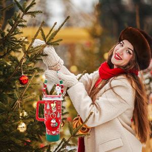 ชุดอุปกรณ์ตกแต่งแก้วน้ำสไตล์คริสต์มาส 7 ชิ้น ฝาซิลิโคนและจุกปิดหลอดพร้อมพวงกุญแจรูปหัวใจขนปุย ของตกแต่งแก้วน้ำ - Product Image 2