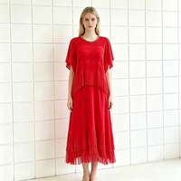 Robe longue plissée taille unique à col rond, ornée de perles, manches chauve-souris courtes, ajourée et à franges
