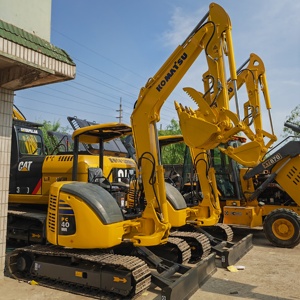 Excavadora de cadenas pequeña Komatsu PC40MR de segunda mano con pocas horas de trabajo para construcción urbana, paisajismo y trabajo agrícola - Product Image 1