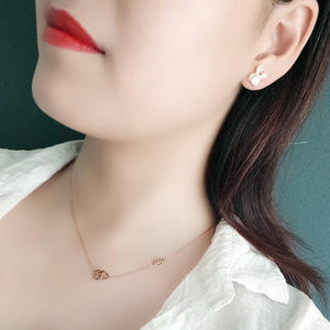 Orecchini a perno E1039 placcati oro a forma di coniglietto con strass di cristallo taglio brillante rotondo per donna, graziosi per l'uso quotidiano - Product Image 6