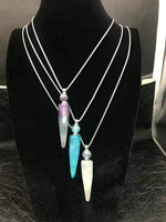 Collier diffuseur d'huiles essentielles et flacon de parfum tendance en laiton plaqué or avec pendentif en améthyste et pierres précieuses naturelles