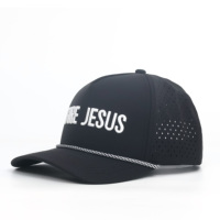 Casquette personnalisée à 5 panneaux en nylon imperméable et respirant avec trous découpés au laser, logo brodé en 3D, différentes couleurs et cordons personnalisés