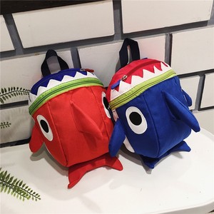 Sac à dos mignon en forme de requin, en toile rouge et bleue, durable, sac cadeau pour enfants, style tendance - Product Image 1