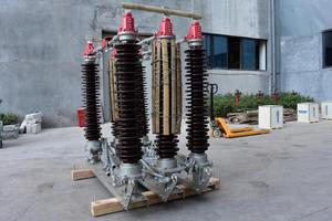 110KV 126KV 145KV 630A 1250A 삼상 고전압 전기/수동 조작 없음 브래킷 단로기/절연체 스위치