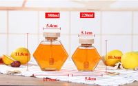 Vente en gros Récipient vide de stockage de pot de miel de logo personnalisé clair pot de miel en verre pot de miel hexagonal avec couvercle
