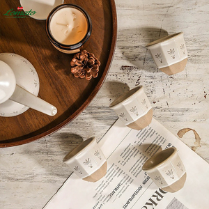 Juego de tazas de café Dallah de cerámica con relieve vintage y bandeja de madera, juego de té con logotipo personalizado para Emiratos Árabes Unidos y Arabia Saudita, venta al por mayor. - Product Image 3